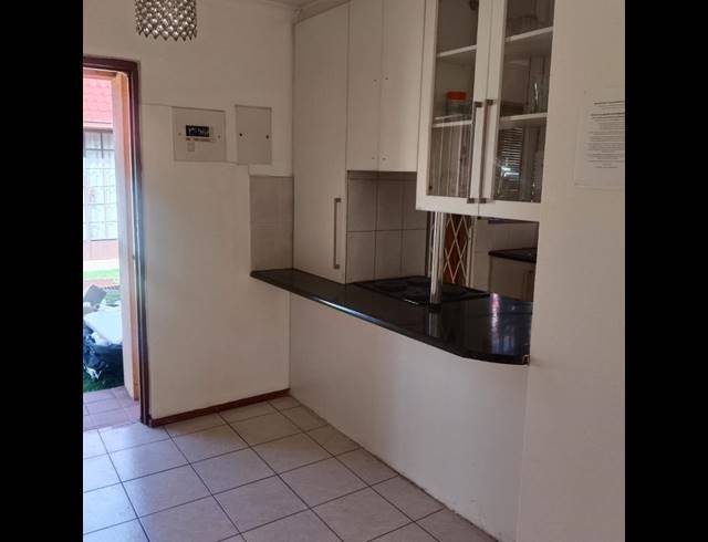3 BEDROOM TOWNHOUSE FOR SALE IN MEREDALE